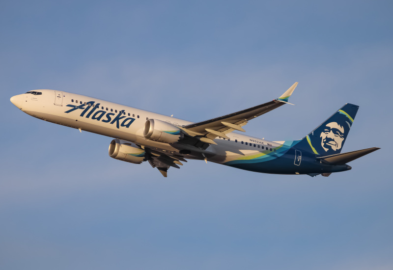 Photo of N952AK - Alaska Airlines Boeing 737 MAX 9 at BWI on AeroXplorer Aviation Database