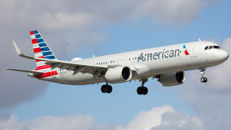 Photo of N422AN - American Airlines Airbus A321NEO at MIA on AeroXplorer Aviation Database