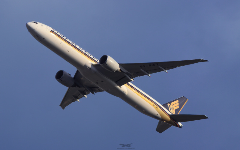 Photo of 9V-SWT - Singapore Airlines Boeing 777-300ER at SIN on AeroXplorer Aviation Database