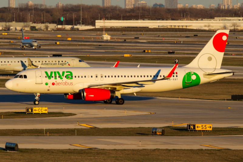 Photo of XA-VAY - VivaAerobus Airbus A320 at ORD on AeroXplorer Aviation Database