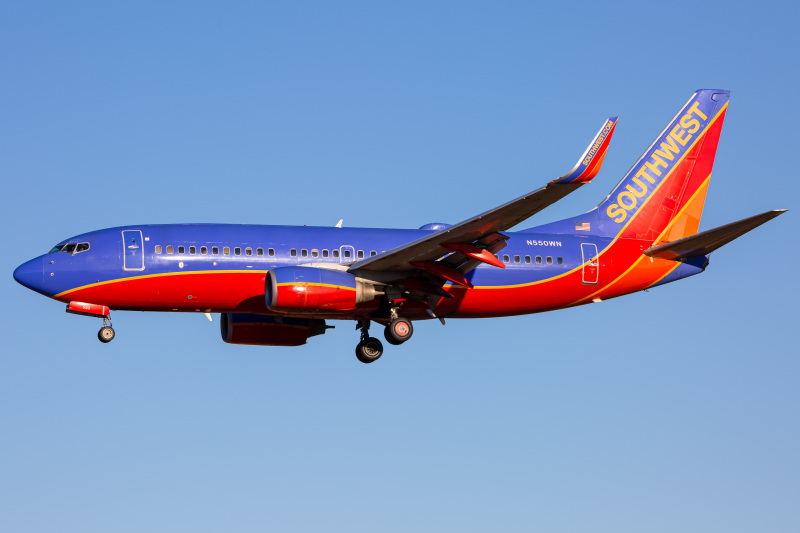 Photo of N550WN - Southwest Airlines Boeing 737-700 at BWI on AeroXplorer Aviation Database