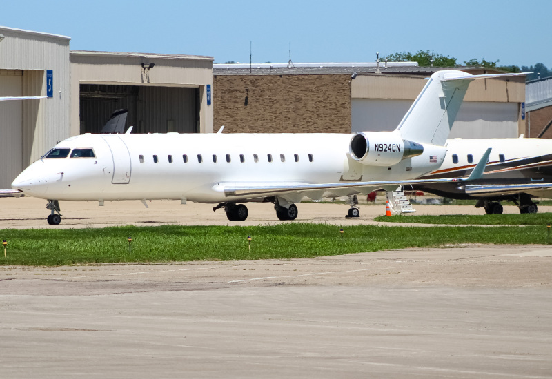Photo of N924CN - Contour Aviation Mitsubishi CRJ-200 at LUK on AeroXplorer Aviation Database