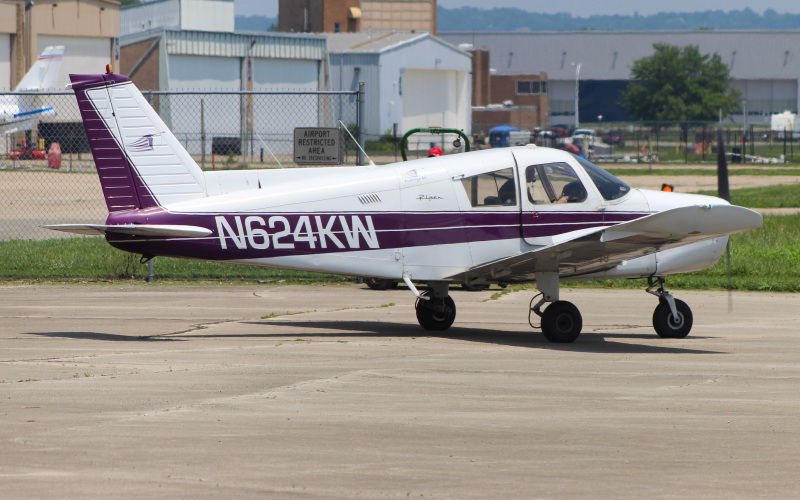 Photo of N624KW - PRIVATE Piper PA-28 at LUK on AeroXplorer Aviation Database