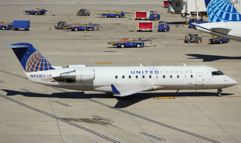 Photo of N933EV - United Express Mitsubishi CRJ-200 at MKE on AeroXplorer Aviation Database