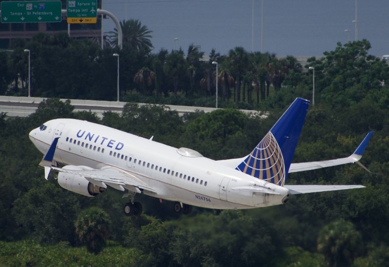 Photo of N24706 - United Airlines Boeing 737-700 at TPA on AeroXplorer Aviation Database
