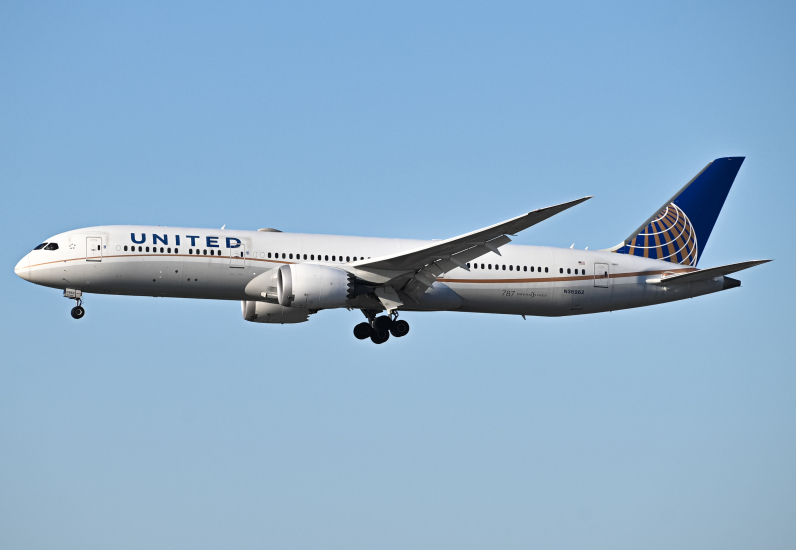 Photo of N36962 - United Airlines Boeing 787-9 at LAX on AeroXplorer Aviation Database