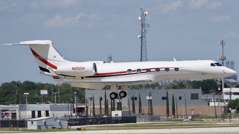 Photo of N125GH - PRIVATE Gulfstream V at HOU on AeroXplorer Aviation Database
