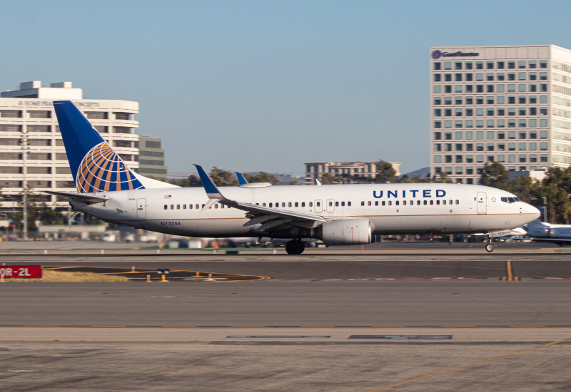 Photo of N73256 - United Airlines Boeing 737-800 at SNA on AeroXplorer Aviation Database