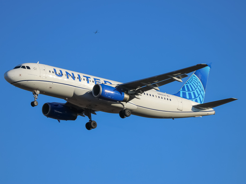 Photo of N482UA - United Airlines Airbus A320 at IAD on AeroXplorer Aviation Database