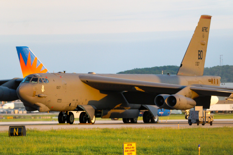 Photo of 61-0017 - USAF - United States Air Force Boeing B-52H Stratofortress at SDF on AeroXplorer Aviation Database