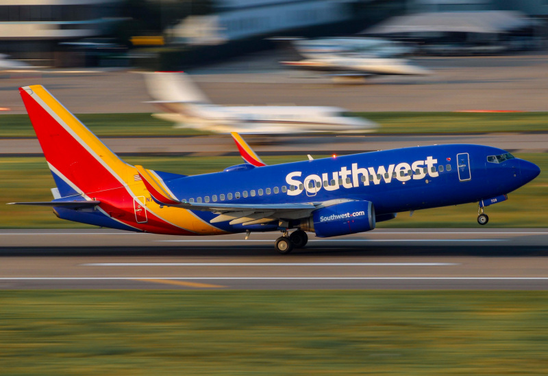 Photo of N728SW - Southwest Airlines Boeing 737-700 at DAL on AeroXplorer Aviation Database