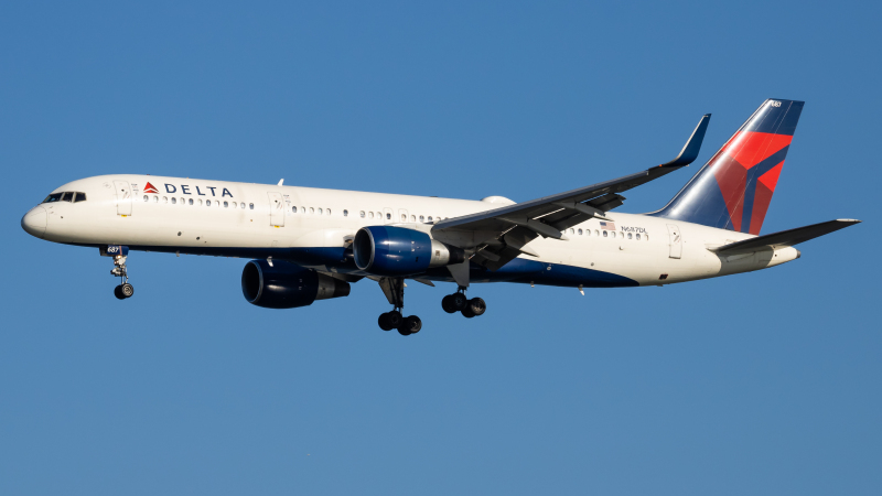 Photo of N687DL - Delta Airlines Boeing 757-200 at DCA on AeroXplorer Aviation Database