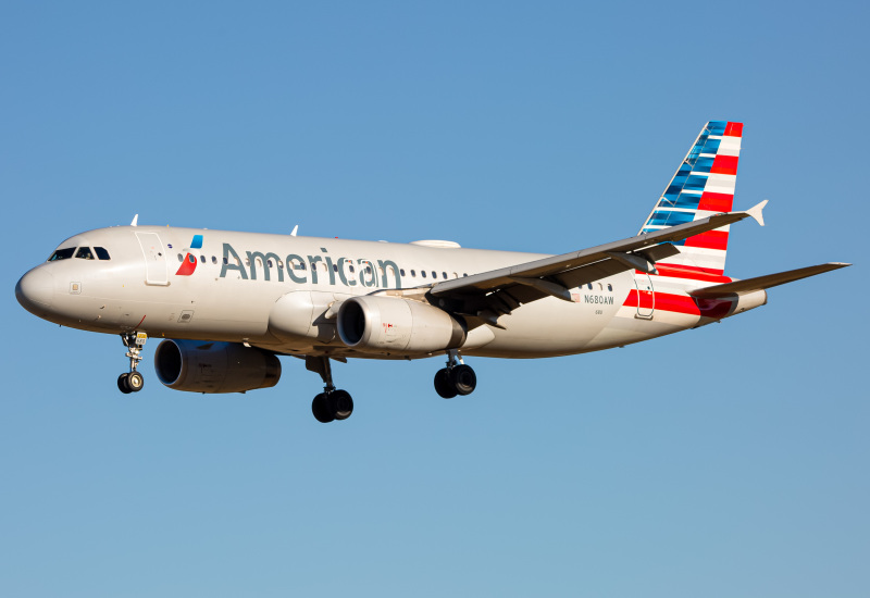 Photo of N680AW - American Airlines Airbus A320 at BWI on AeroXplorer Aviation Database