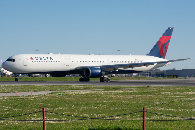 Photo of N834MH - Delta Airlines Boeing 767-400ER at LIS on AeroXplorer Aviation Database