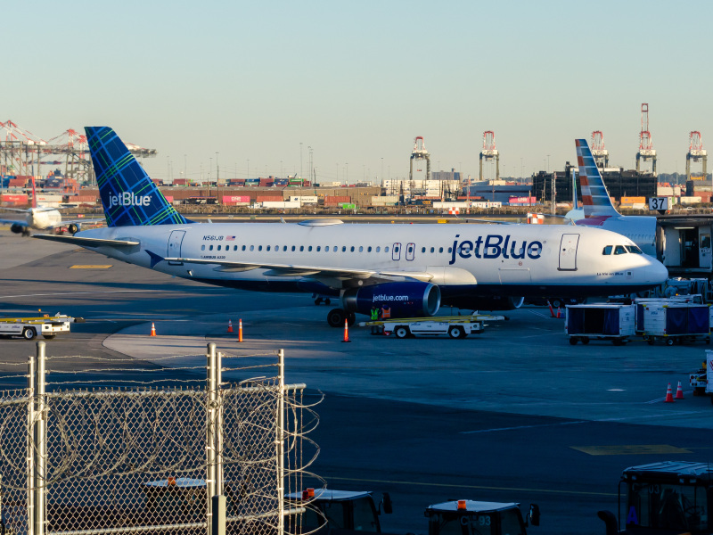 Photo of N561JB - JetBlue Airways Airbus A320 at EWR on AeroXplorer Aviation Database