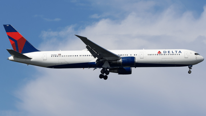 Photo of N828MH - Delta Airlines Boeing 767-400ER at JFK on AeroXplorer Aviation Database