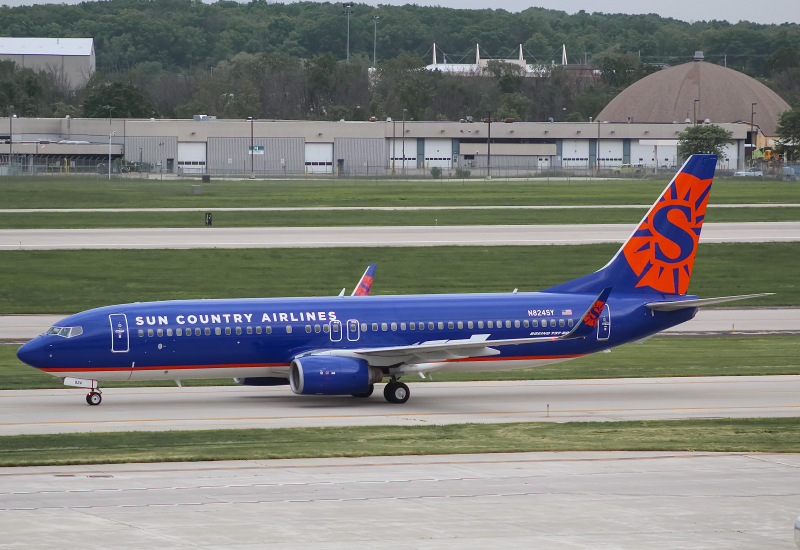 Photo of N824SY - Sun Country Airlines Boeing 737-800 at MKE on AeroXplorer Aviation Database