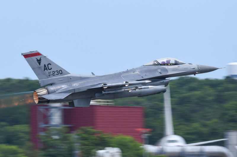 Photo of 87-0230 - Air National Guard General Dynamics F-16 Fighting Falcon at ACY on AeroXplorer Aviation Database