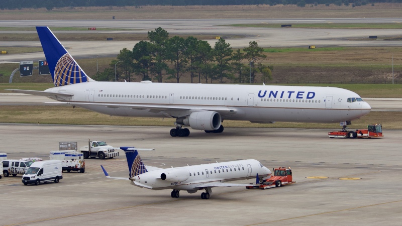 Photo of N69059 - United Airlines Boeing 767-400ER at IAH on AeroXplorer Aviation Database