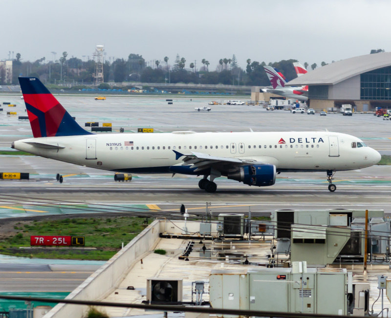 Photo of N319US - Delta Airlines Airbus A319 at LAX on AeroXplorer Aviation Database