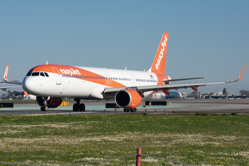 Photo of OE-ISC - EasyJet Airbus A321NEO at LIS on AeroXplorer Aviation Database