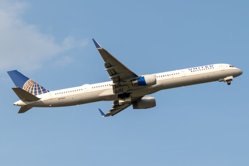 Photo of N57862 - United Airlines Boeing 757-300 at BWI on AeroXplorer Aviation Database