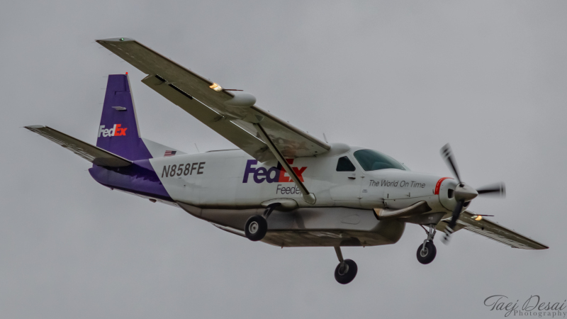 Photo of n858fe - FedEx Cessna Grand Caravan at MKE on AeroXplorer Aviation Database