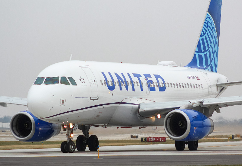 Photo of N877UA - United Airlines Airbus A319 at MKE on AeroXplorer Aviation Database