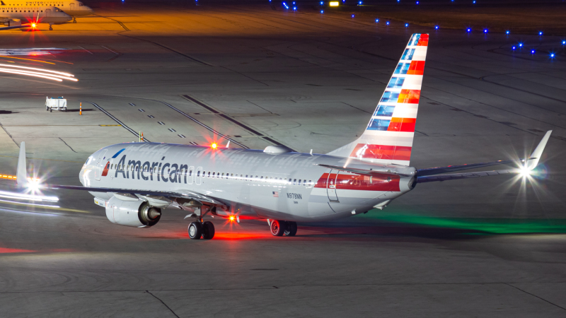 Photo of N978NN - American Airlines Boeing 737-800 at CMH on AeroXplorer Aviation Database