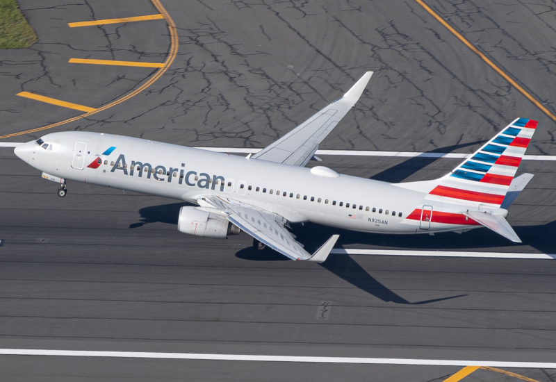 Photo of N925AN - American Airlines Boeing 737-800 at BOS on AeroXplorer Aviation Database