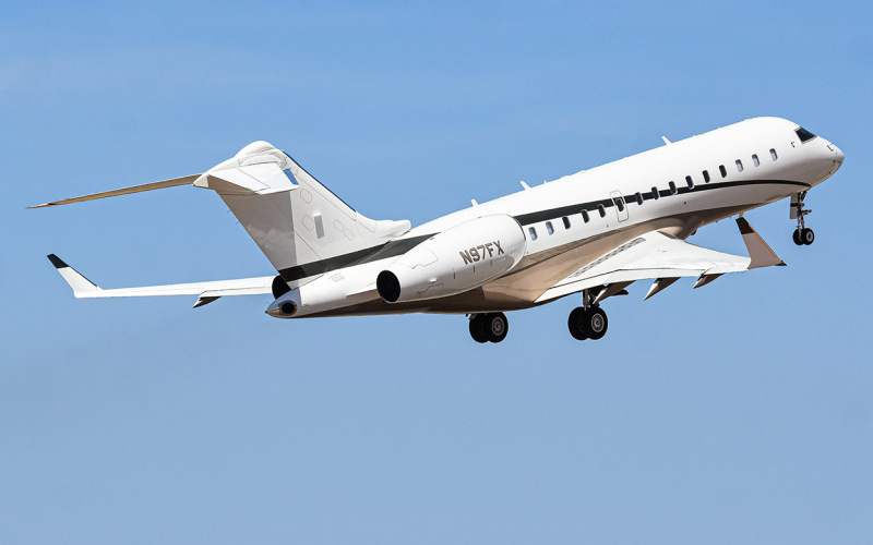 Photo of N97FX - FlexJet Bombardier Global Express XRS at CSL on AeroXplorer Aviation Database
