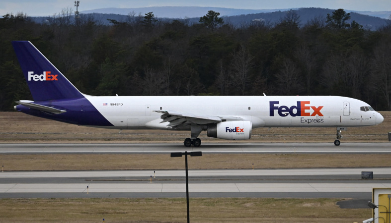 Photo of N949FD - FedEx Boeing 757-200F at IAD on AeroXplorer Aviation Database