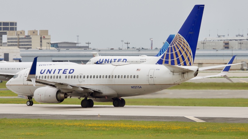 Photo of N12754 - United Airlines Boeing 737-700 at IAH on AeroXplorer Aviation Database