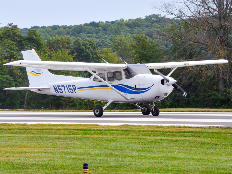 Photo of N571SP - PRIVATE Cessna 172 at n40 on AeroXplorer Aviation Database