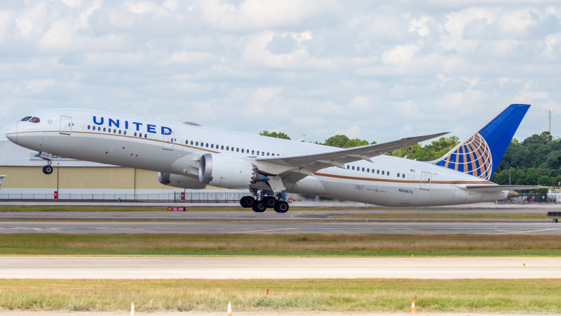 Photo of N24974 - United Airlines Boeing 787-9 at IAH on AeroXplorer Aviation Database