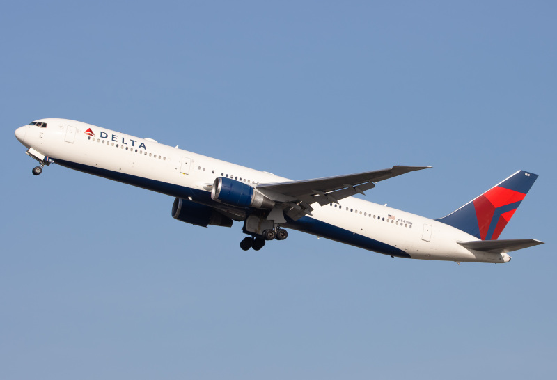 Photo of N843MH - Delta Airlines Boeing 767-400ER at MCO on AeroXplorer Aviation Database