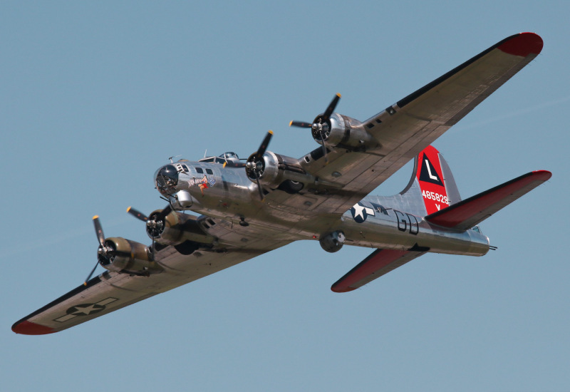 Photo of N3193G - PRIVATE Boeing B-17 Flying Fortress at RDG on AeroXplorer Aviation Database