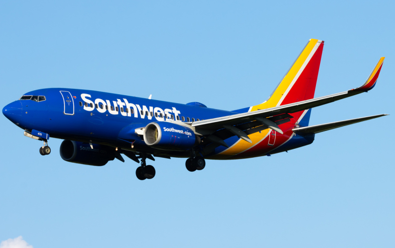 Photo of N476WN - Southwest Airlines Boeing 737-700 at PIT on AeroXplorer Aviation Database