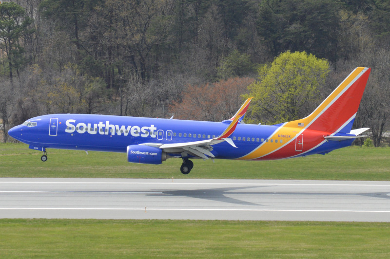 Photo of N8613K - Southwest Airlines Boeing 737-800 at BWI on AeroXplorer Aviation Database