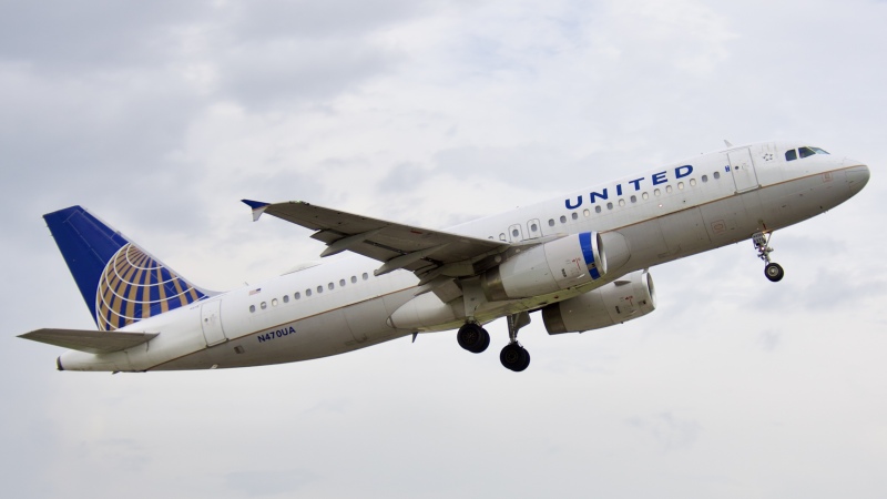 Photo of N470UA - United Airlines Airbus A320 at IAH on AeroXplorer Aviation Database
