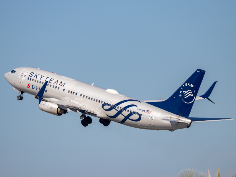 Photo of N381DN - Delta Airlines Boeing 737-800 at SAN on AeroXplorer Aviation Database