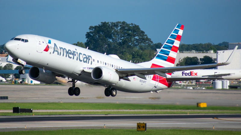 Photo of N354PT - American Airlines Boeing 737-800 at CLT on AeroXplorer Aviation Database