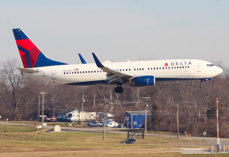 Photo of N3741S - Delta Airlines Boeing 737-800 at CVG on AeroXplorer Aviation Database