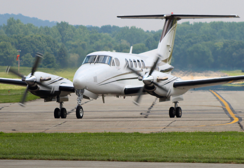 Photo of N151WT - PRIVATE Beechcraft B200 at LUK on AeroXplorer Aviation Database