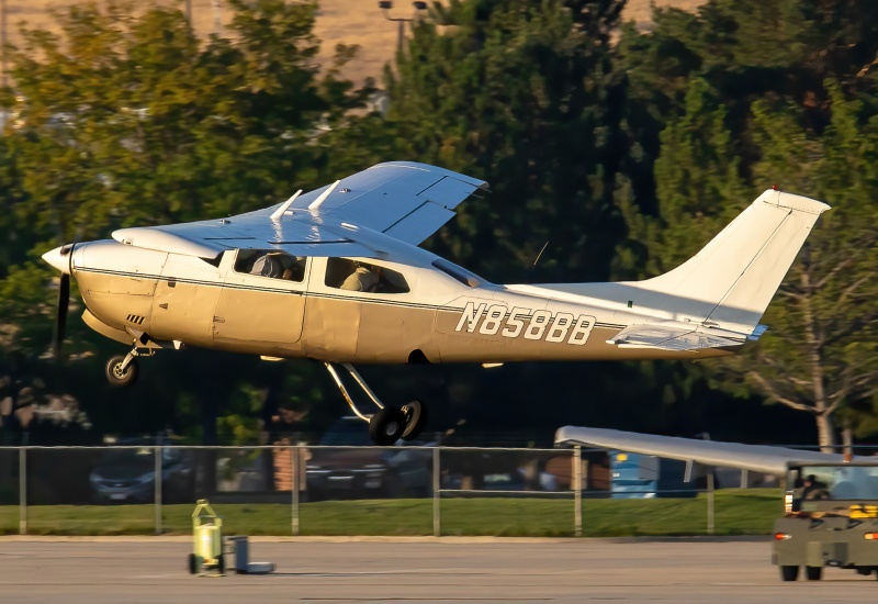 Photo of N858BB - PRIVATE Cessna T210N Turbo Centurion at BOI on AeroXplorer Aviation Database