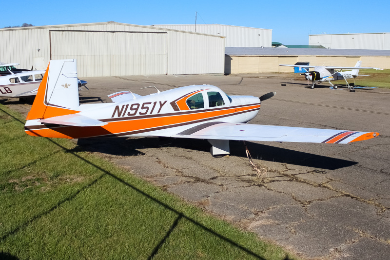 Photo of N1951Y - PRIVATE  Mooney M20E at LUK on AeroXplorer Aviation Database