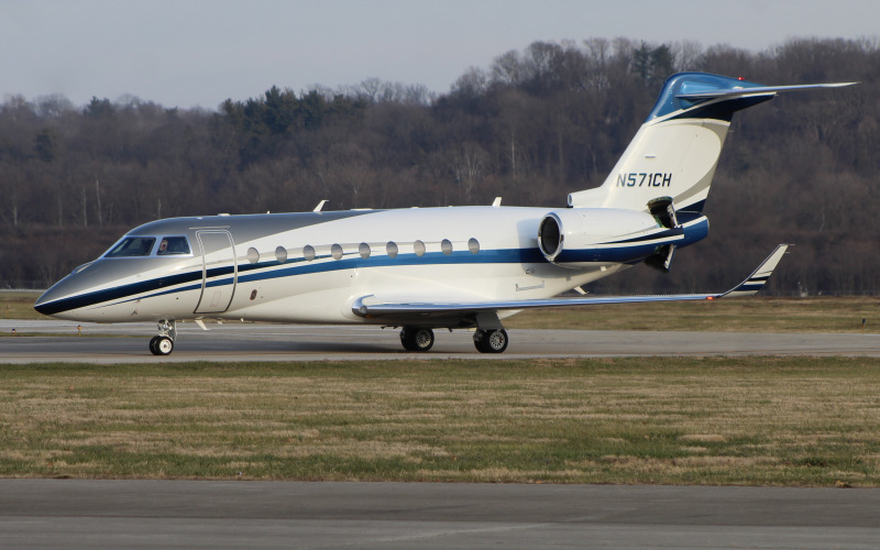 Photo of N571CH - PRIVATE Gulfstream G280 at LUK on AeroXplorer Aviation Database