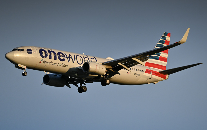 Photo of N919NN - American Airlines Boeing 737-800 at MCO on AeroXplorer Aviation Database