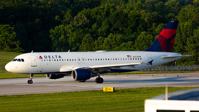Photo of N353NW - Delta Airlines Airbus A320 at CMH on AeroXplorer Aviation Database