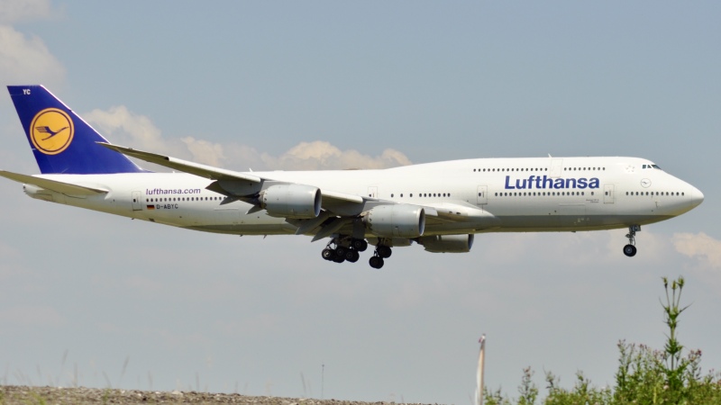 Photo of D-ABYC - Lufthansa Boeing 747-8i at ORD on AeroXplorer Aviation Database